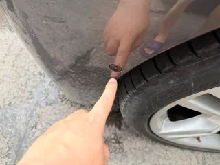 右前翼子板